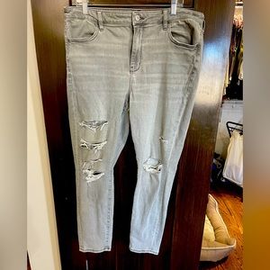 NWOT American Eagle Distressed jegging jeans